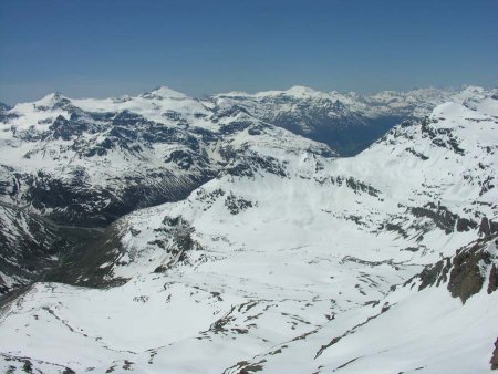 ... Ronce (au fond) et itinéraire de montée ...