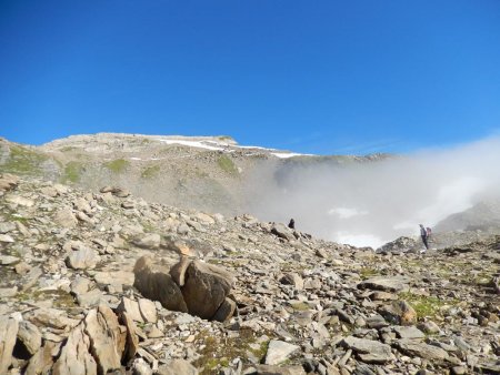 Au fond, les Grandes Aiguilles se dévoilent