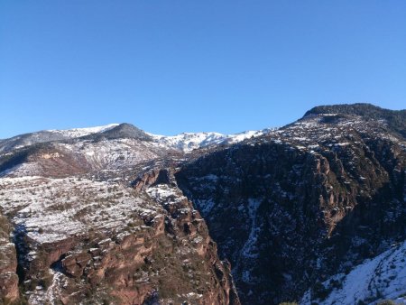 Début de  vue sur les gorges.