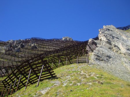 Arrivée sous les premiers paravalanches.