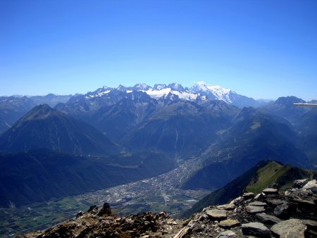 Martigny et le massif du Mont-Blanc.