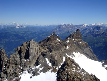 Les sommets des Dents du Midi.