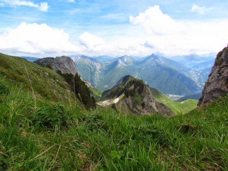 Vue sur le mont Lachat de Thône.