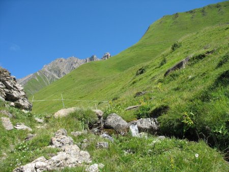 Le départ du sentier de descente