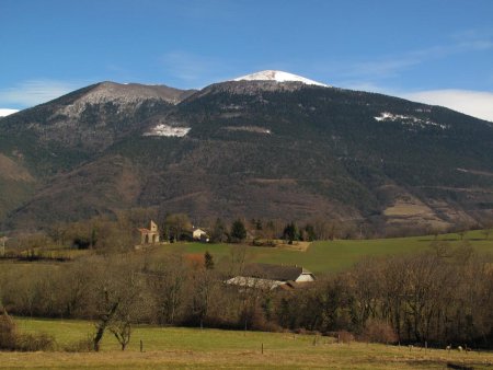 La Peyrouse dominant Saint-Christophe de Pâquier. 