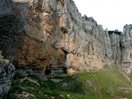 Falaises où se trouve la source !