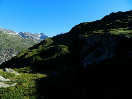 Dans l’ombre du versant ouest.