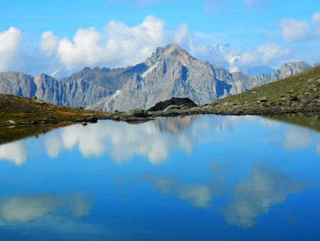 Un des petits lacs des Gardioles.