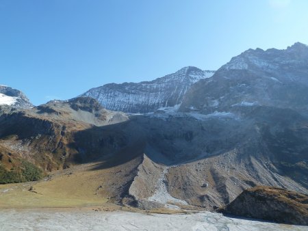 Au dessus du lac de la Glière, vue sur la Grande Casse