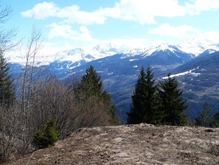 Au départ de la route de Roche Durand, vue sur la Tarentaise.