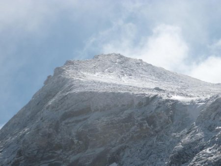 La pointe pers se révèle enfin de la brume