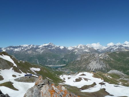 Vue sur Tignes et son lac