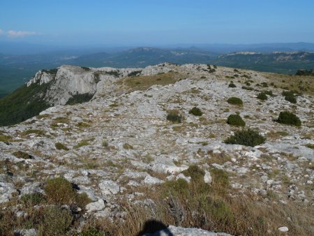 Vue arrière vers l’est en montant au Signal des Béguines.