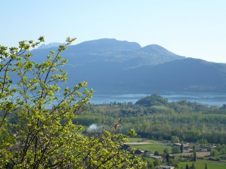 Châtillon, lac du Bourget et mont de la Charvaz depuis la croix de Beauvoir.