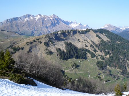 La Croix Cartier et le nord des Aravis depuis le sommet.