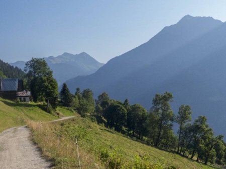 Le hameau des Foyères juste sous le départ