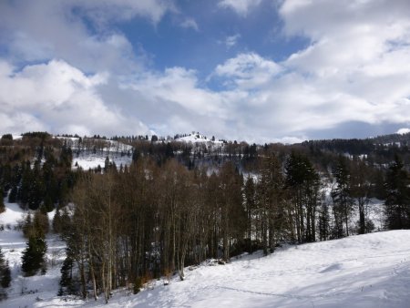 Vers la croix, dans le rétro