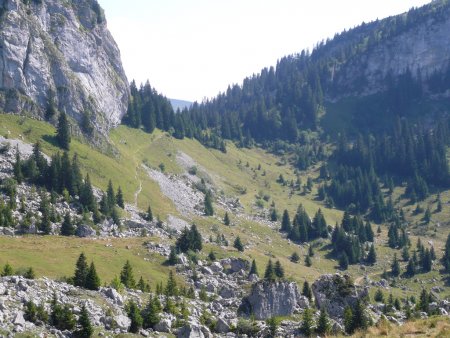 Le col de Cordon depuis les Charmettes d’en-Haut.