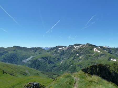 Du Pic de Pioulou à gauche au Pic des Trois Seigneurs à droite.