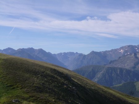 Du Col de la Couillate vue du côté de Soulcem et le Pic de Médécourbe au fond