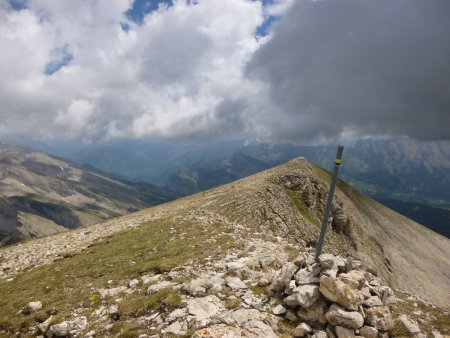 La crête sommitale à descendre.