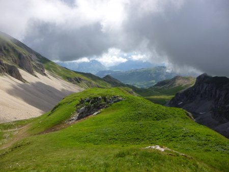 Descente par la croupe herbeuse.