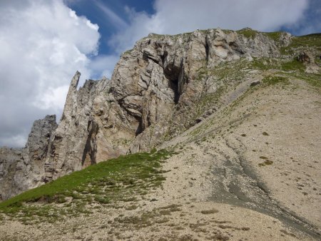 Les aiguilles de Serre Long.