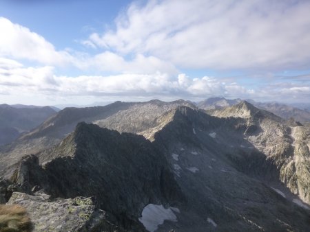 Le prolongement de la crête à l’Ouest, de la Pointe Encorbade de Bassiès à la Pointe du Parec en passant par le Pic de Puntussan