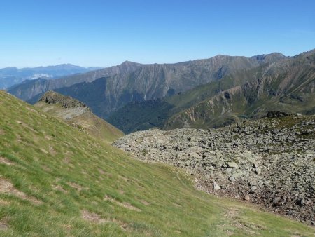 J3 - En route vers le col de Picou Stèle à gauche.