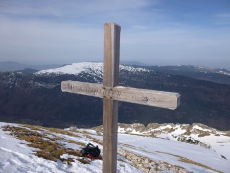 Croix sommitale.