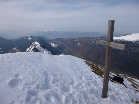 La croix au sommet.