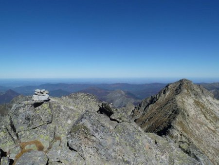 Cairn sommital et Pic de Puntussan à droite.