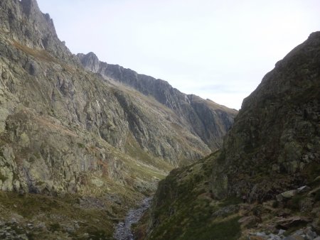 Passage de gorge avant d’arriver aux orris des Légunes d’en bas