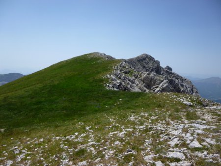 Sur l’arête.