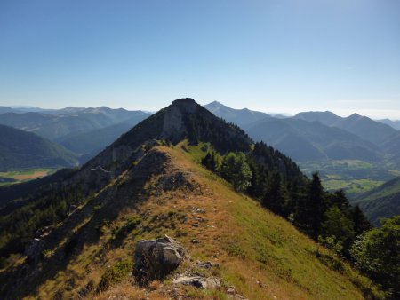 Descente vers le collet du Pic de l’Aigle.