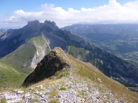 Descente face au Bec de l’Aigle et au Pic Ponsin.