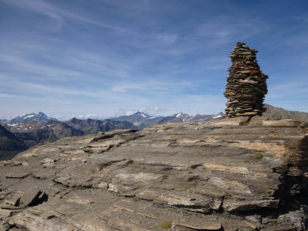 Mont Pourri, Grande Sassière et Tsanteleina avec le gros cairn.