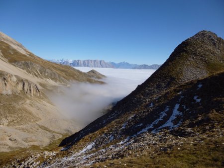 Mer de nuages sur le vallon des Aiguilles et le Dévoluy.