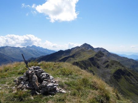 Vue arrière, vers le Grand Arc