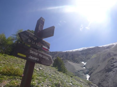 Continuer à monter vers le nord-ouest