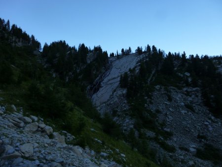 La montée dans le ravin des Lausas.