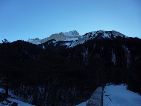 Du pont enjambant le Buëch, Rama et Tête de Vachères.