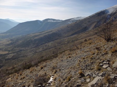 Raide descente pour rejoindre le sentier balisé.