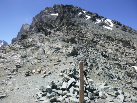 Du col, suivre la sente bien marquée, à droite...