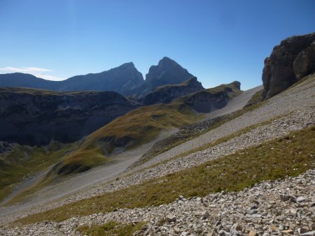 Les Garnesier avec les aiguilles du Haut Bouffet et de Serre Long.