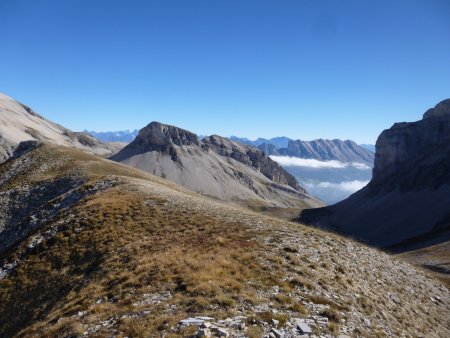 Les Ecrins et la montagne de Faraut se dévoilent.