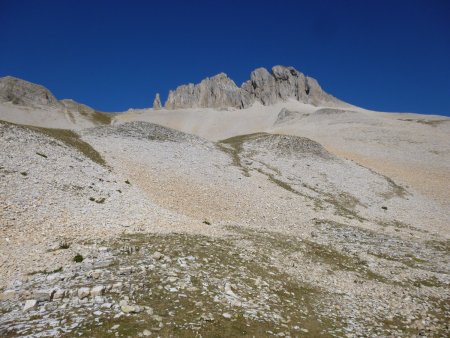 Petite montée avant de rejoindre la face sud-est de l’Aupet.