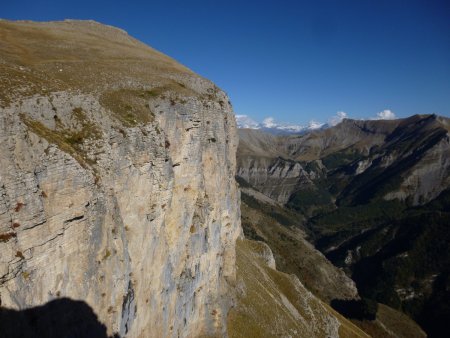 Les falaises sous le Rocher de la Palette.