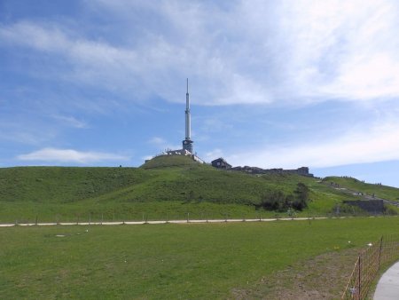 Le sommet avec son antenne visible à des kilomètres à la ronde