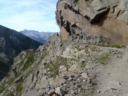 Superbe sentier en balcon